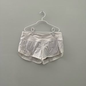 Lululemon white speed up shorts 2.5”
